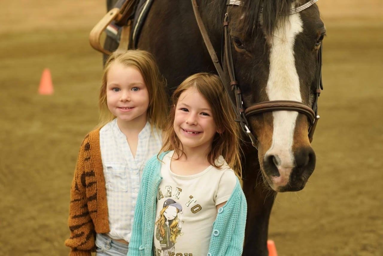 Children in front of a horse